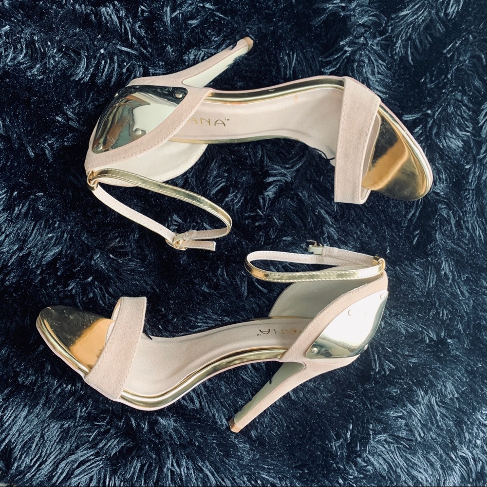 LILIANA gorgeous!! gold “plate” heels! NWOT!!
